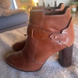Tory Burch size 8 brown tan leather ankle boot heel 3 inch
